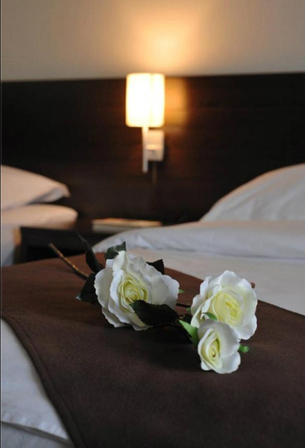 בודווה Lucic Rooms & Suites מראה חיצוני תמונה