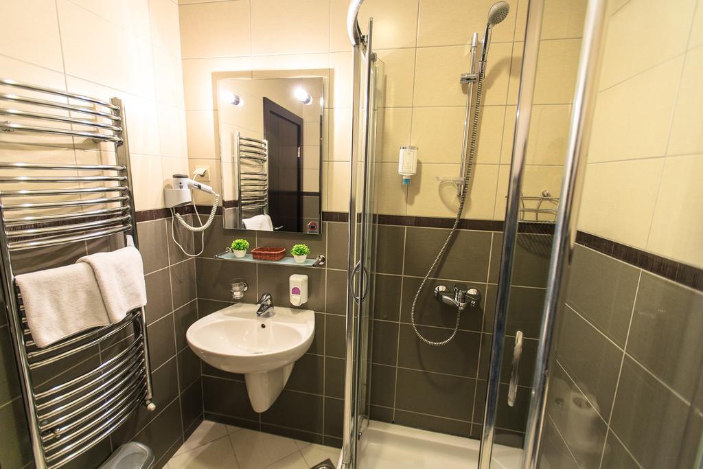 בודווה Lucic Rooms & Suites מראה חיצוני תמונה